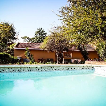 River-Ridge Guest House Габороне Экстерьер фото